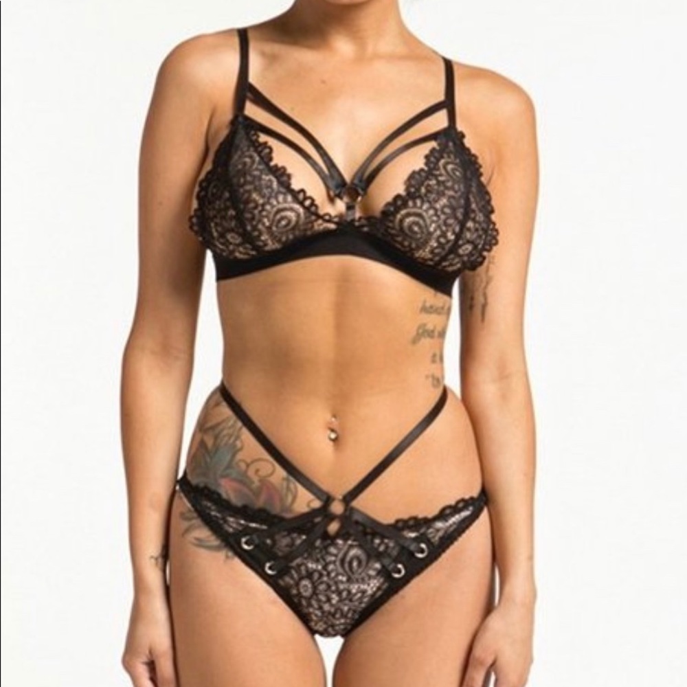 ‼️ Two Piece Black Lace Lingerie Set Bra Panty Set - Picture 1 of 5